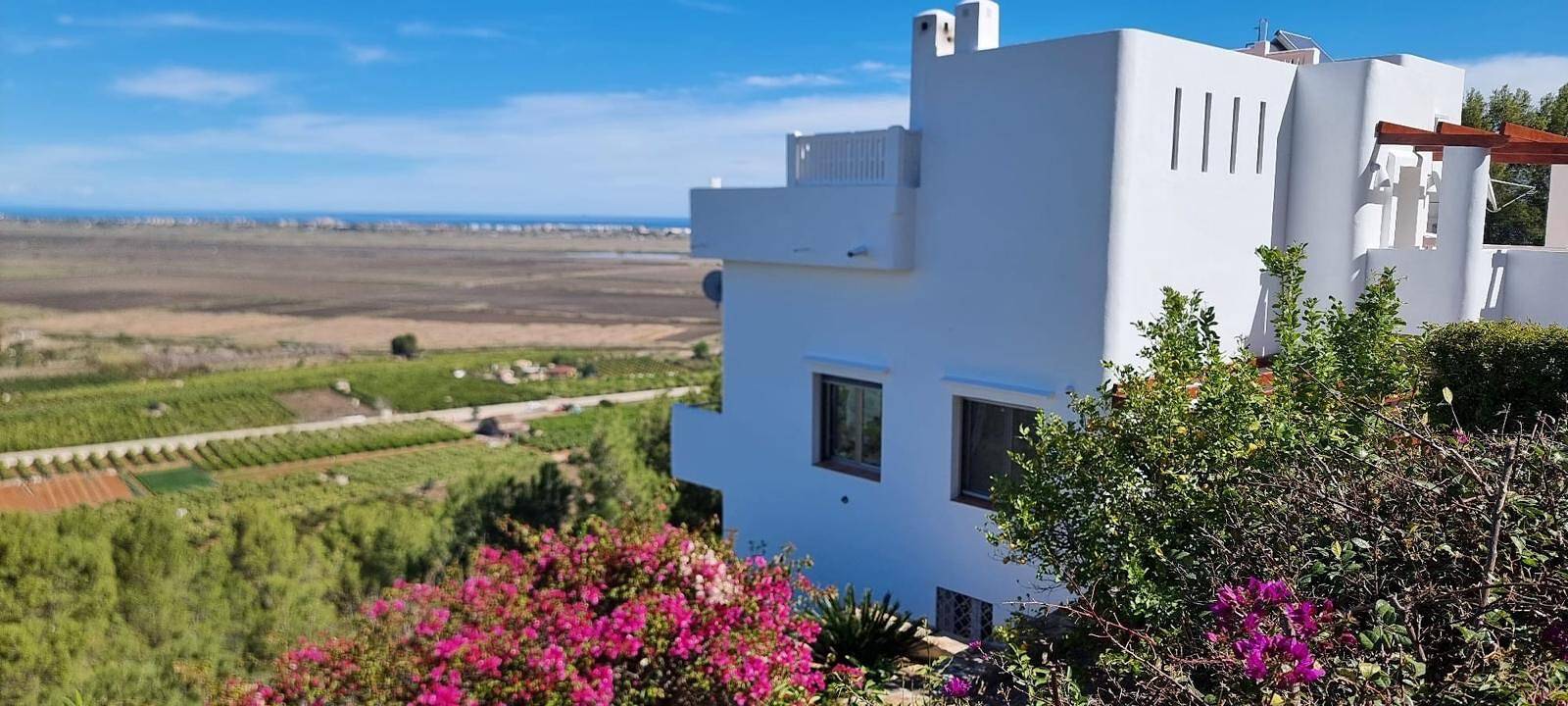 Villa 'Amapolas' met Zeezicht, Wi-Fi en Airconditioning in Pego, Costa Blanca