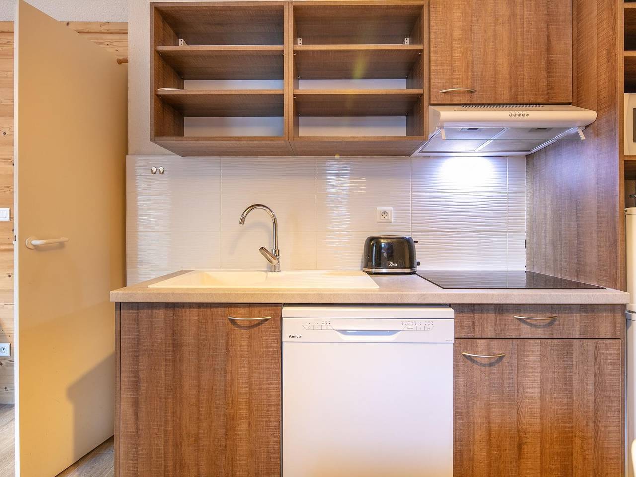 Ganze Wohnung, Berghütte mit privatem Balkon in Saint-Colomban-des-Villards, Region Saint-Jean-de-Maurienne