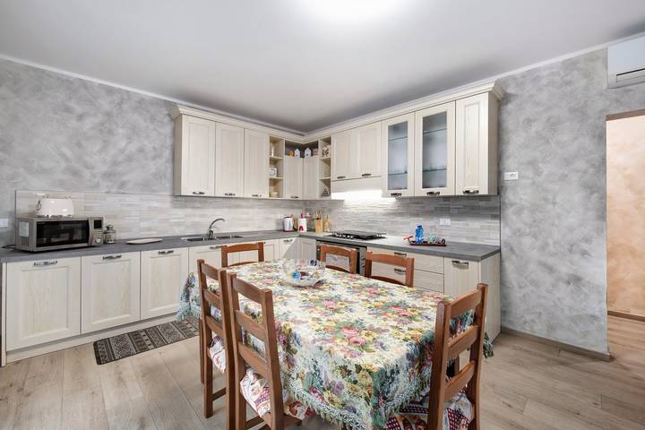 Ganze Wohnung, Ferienwohnung "Casa Tovini" mit Bergblick, Terrasse & Wlan in Pisogne, Gemeinde Pisogne