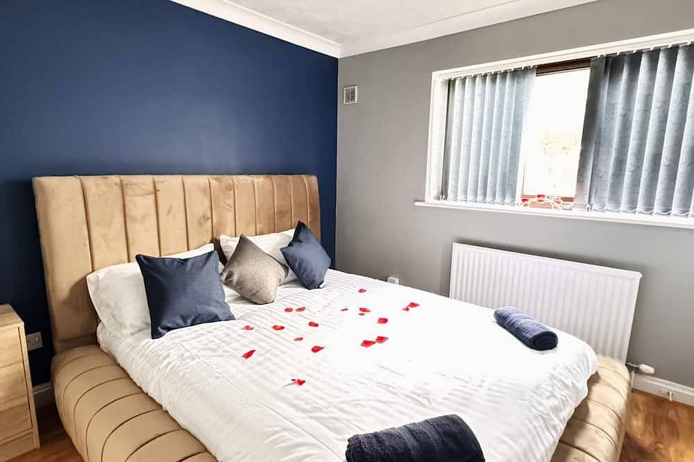 Entire apartment, Stunning 2-Bed Apartment in Gosport in Gosport, Hampshire