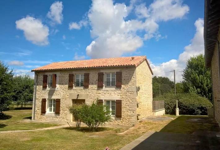 Location de vacances pour 5 personnes, avec jardin, adapté aux familles à Champagné-Saint-Hilaire