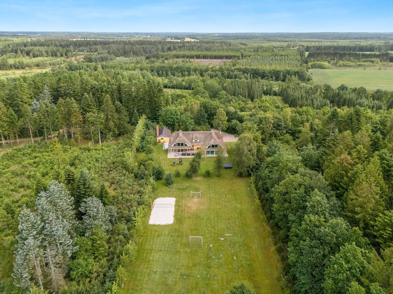 24 person pool house with activity room and 8 bedrooms. in Viborg