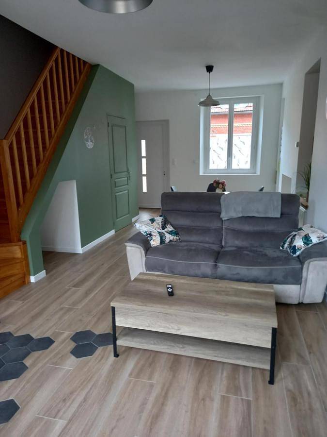 Gîte pour 4 personnes, avec terrasse à Crèvecœur-le-Grand