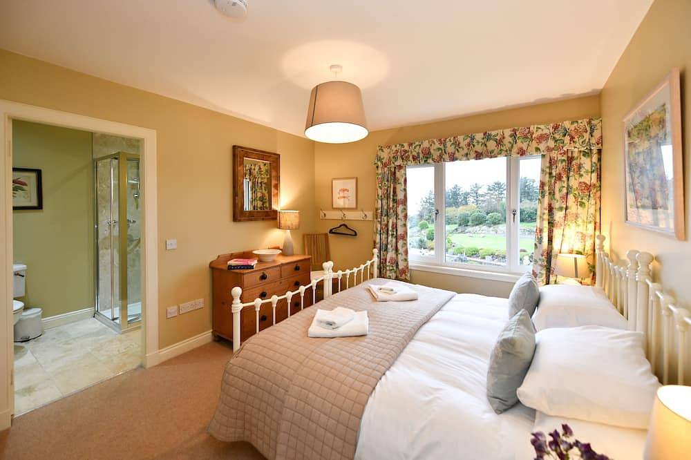 Charming 4* House. Sea Views. Next to Golf Course. 4 en suite bedrooms in Portpatrick, Dumfries and Galloway