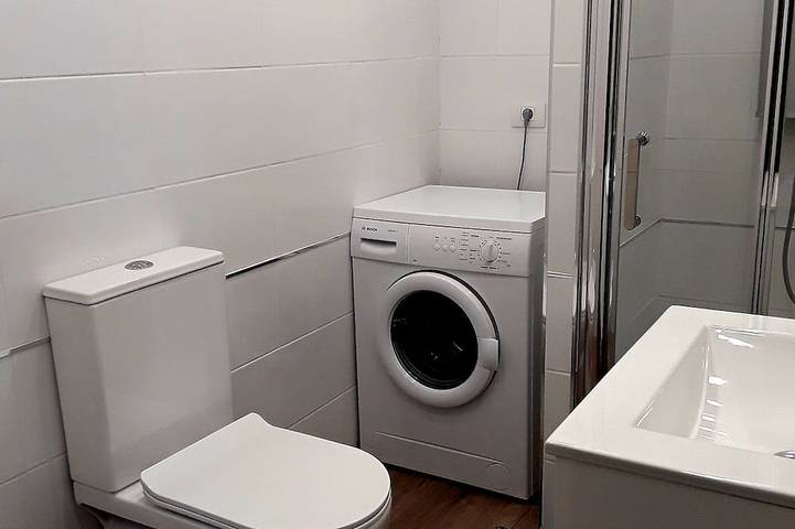 Apartamento entero, Apartamento de dos habitaciones en primera línea de mar, con piscina, parking, wifi y TV. 50 mts. De las playas. in Los Cristianos, Arona 