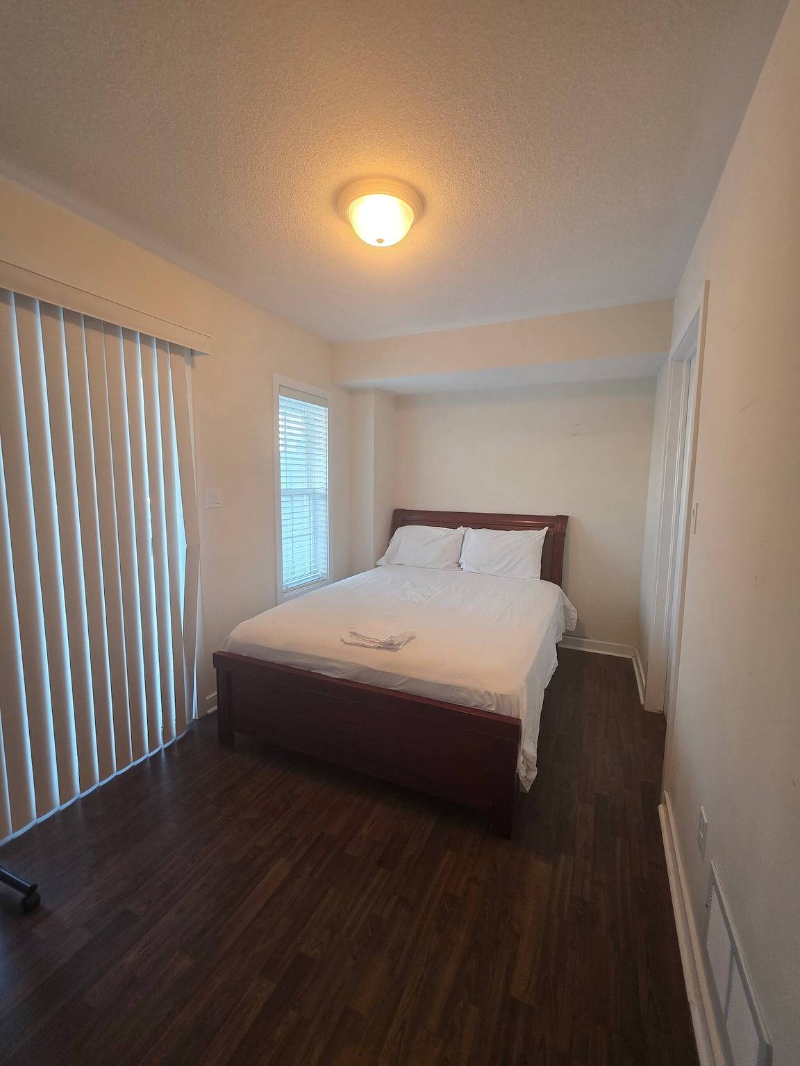 Apartamento entero, Acogedora habitación privada con baño en Central Barrie in Barrie, Ontario