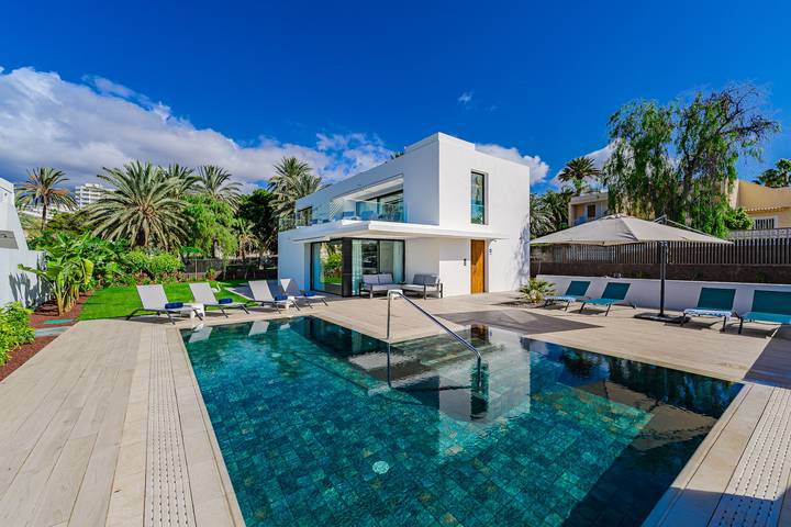 Villa for 8 people, with Terrace and Garden in Costa Adeje
