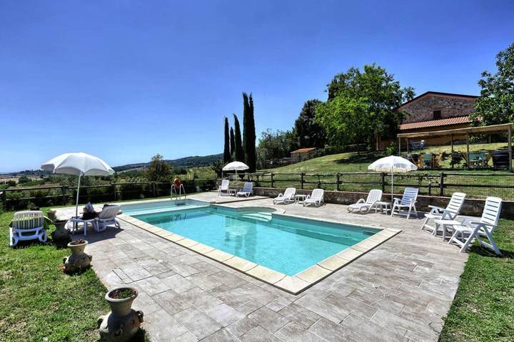 Agriturismo per 5 persone, con Terrazza e Giardino nonché Piscina e Panorama a Rosignano Marittimo
