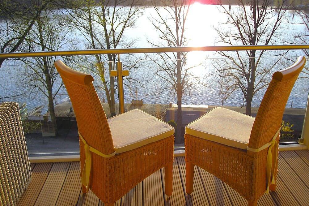 Ganze Wohnung, Luxus Apartment Mondschein 180qm am Berliner See - Sauna - 4 Bäder - Kanus frei in Woltersdorf, Region Oder - Spree