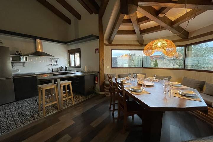 Gîte pour 7 personnes, avec Jacuzzi ainsi que Terrasse et Jardin à Tordesillas