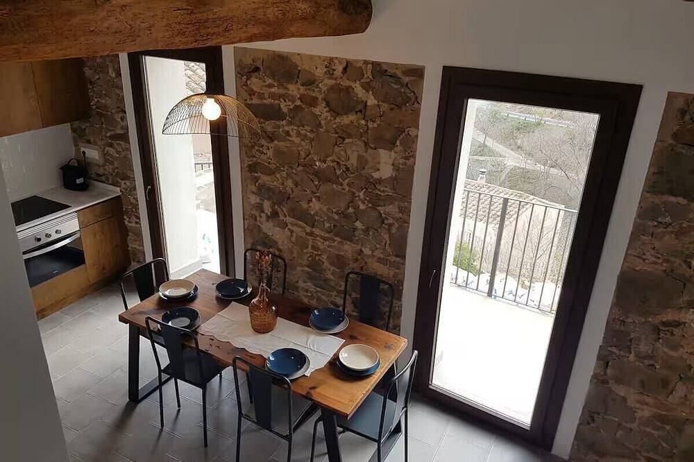 El Corralet del Lloar, vistes al Montsant i a les vinyes del Priorat in Gratallops, Priorat