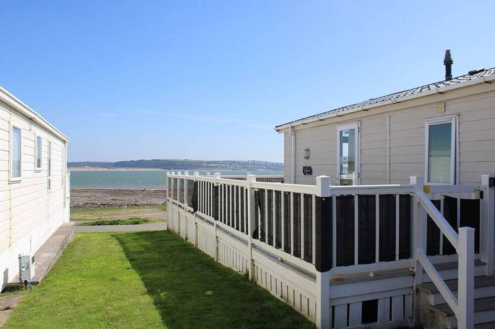 Sea Front 2 Bedroom Lodge (Honeysuckle 95) at Trecco Bay Holiday Park, Porthcawl in Porthcawl, Bridgend e dintorni