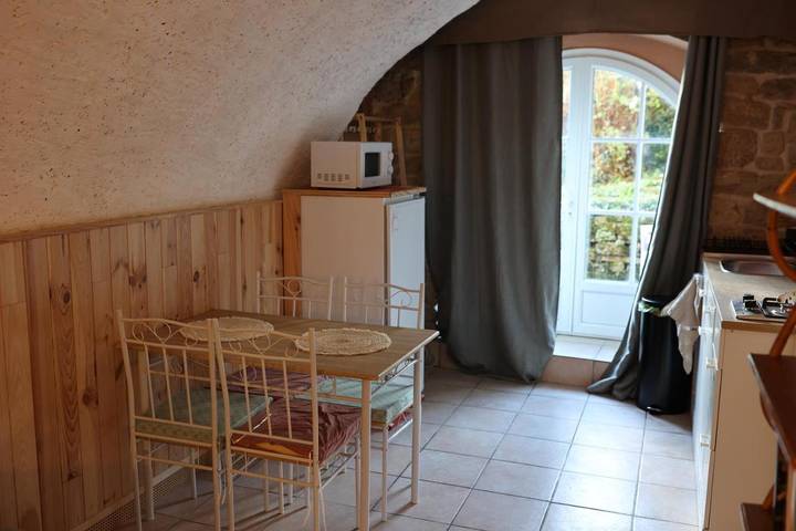 Gîte pour 2 personnes, avec terrasse et jardin dans Saint-Laurent-la-Roche - 2