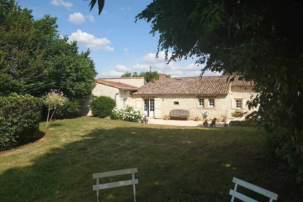 Longère de charme, 6 personnes, 3 chambres (2 suites), calme, jardin, parking in Saint-Macaire-du-Bois, Vallée de la Loire