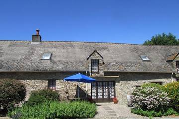 Location de vacances pour 7 personnes, avec terrasse et jardin à Marzan