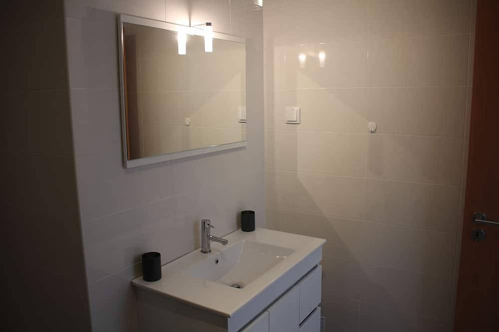 Hel lägenhet, Beautiful new apartment with swimming pool on the Portuguese Silver Coast in Salir do Porto, Tornada e Salir do Porto