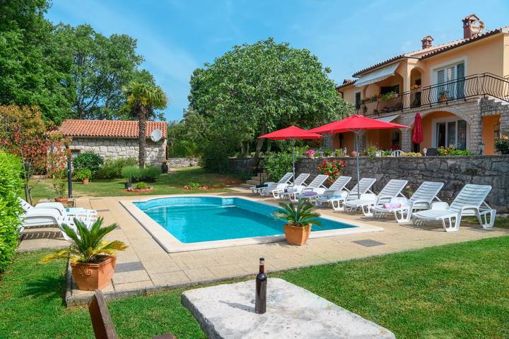 Villa für 10 Personen, mit Pool und Terrasse in Istrien
