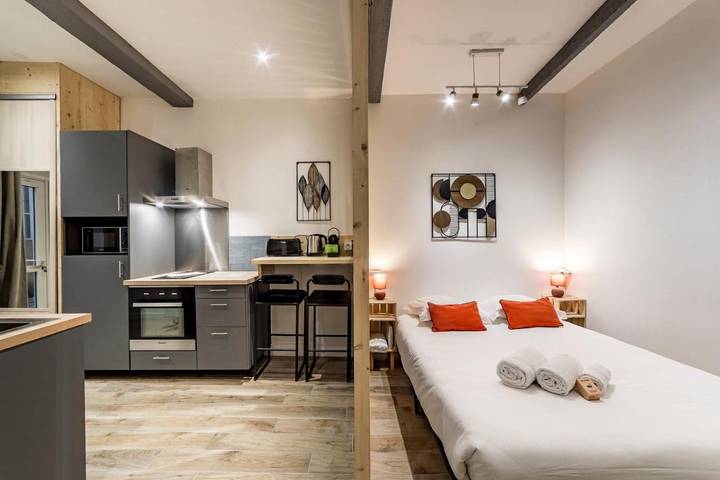 Gîte pour 2 personnes, avec jardin dans Cinema Ugc Astoria Lyon