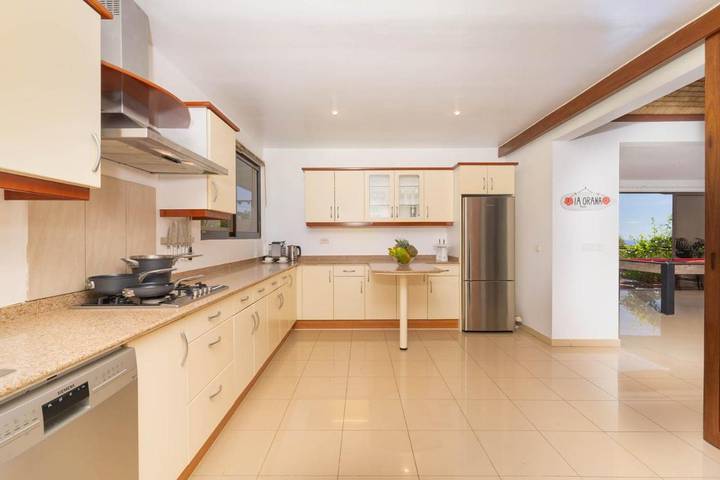 Villa pour 11 personnes, avec jardin ainsi que piscine et vue dans Tahiti - 4