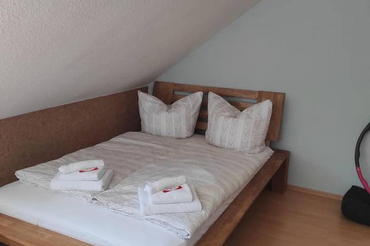 Ganze Wohnung, Ferienwohnung am Zweitälerweg - Moderne Ferienwohnung mit Whirlpoolbadewanne in Weiskirchen, Saar-Nahe-Bergland