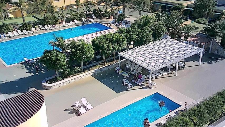 Villaggio vacanza per 2 persone, con giardino e piscina in Puglia