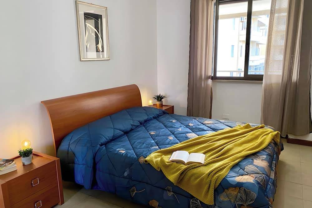 Entire apartment, Spacious Holiday Home in the Historic Centre of Oristano for Families in Oristano, Campidano