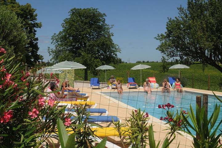 Location de vacances pour 2 personnes, avec terrasse et piscine, animaux acceptés à Cahuzac-sur-Vère - 2