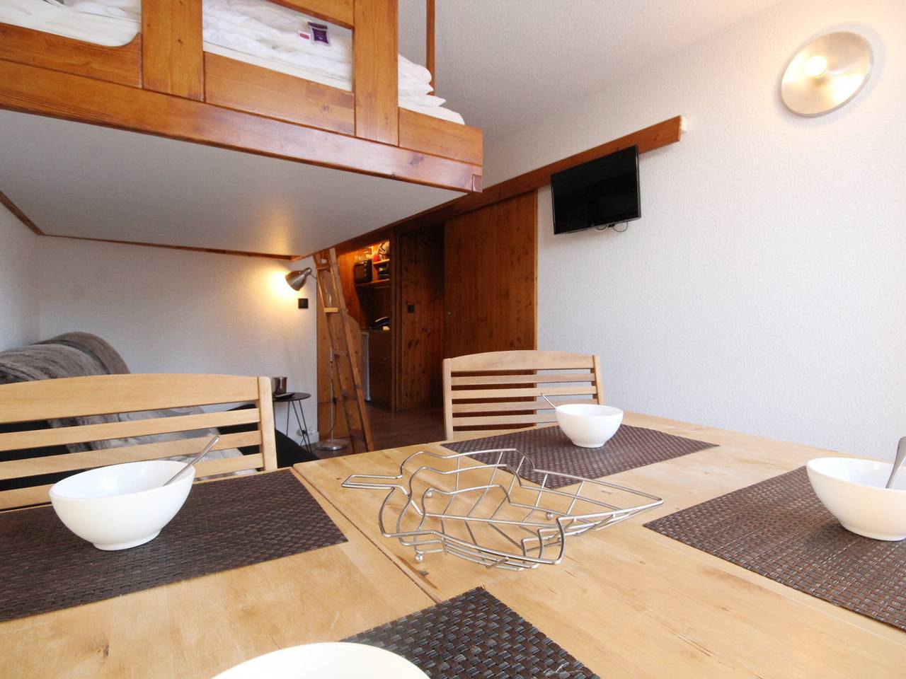 Studio entier, Studio lumineux au centre station avec balcon et Wifi gratuit in Arc 1800, Bourg-Saint-Maurice