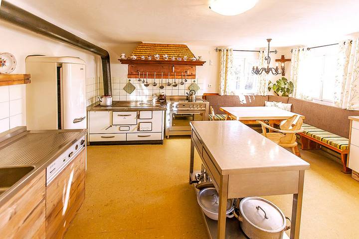 Ferienhaus für 26 Personen, mit Sauna und Ausblick sowie Terrasse im Salzburger Land - 3