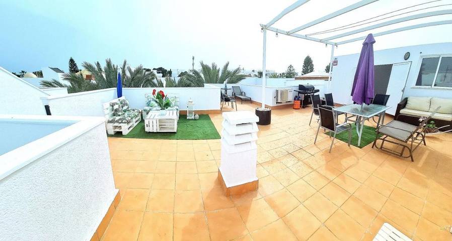 Apartamento de vacaciones para 5 personas, con vistas además de piscina y jardín - 1