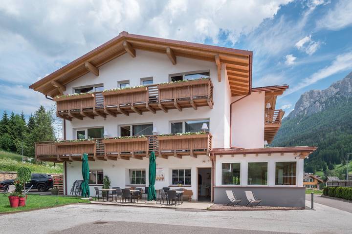 Appartamento per 6 persone, con Balcone e Giardino nonché Sauna in Passo San Pellegrino