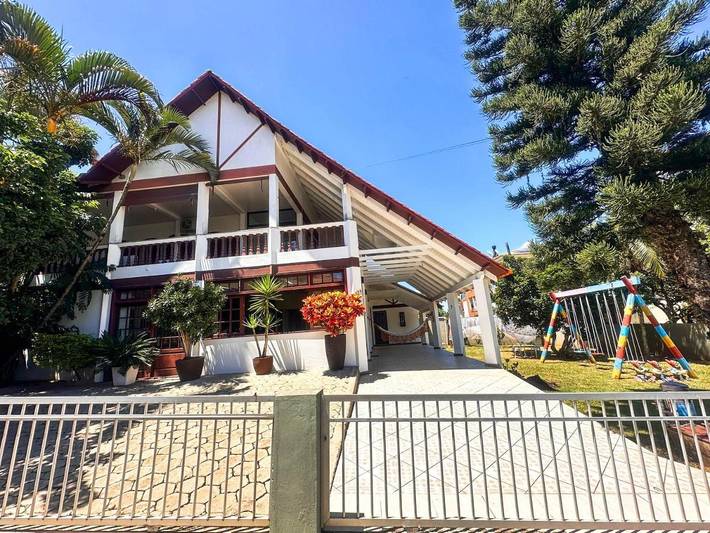 Casas e apartamentos de temporada para 12 pessoas, com jardim em Ingleses do Rio Vermelho