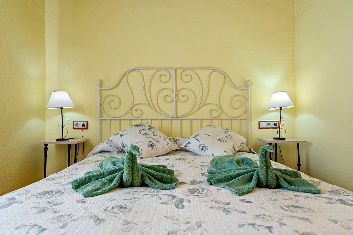 Casa de vacaciones 'Casa Rue' con piscina privada, Wi-Fi y aire acondicionado in Tierras del Ebro, Delta del Ebro