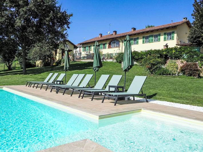 Location de vacances pour 18 personnes, avec terrasse et jardin, animaux acceptés à Tigliole