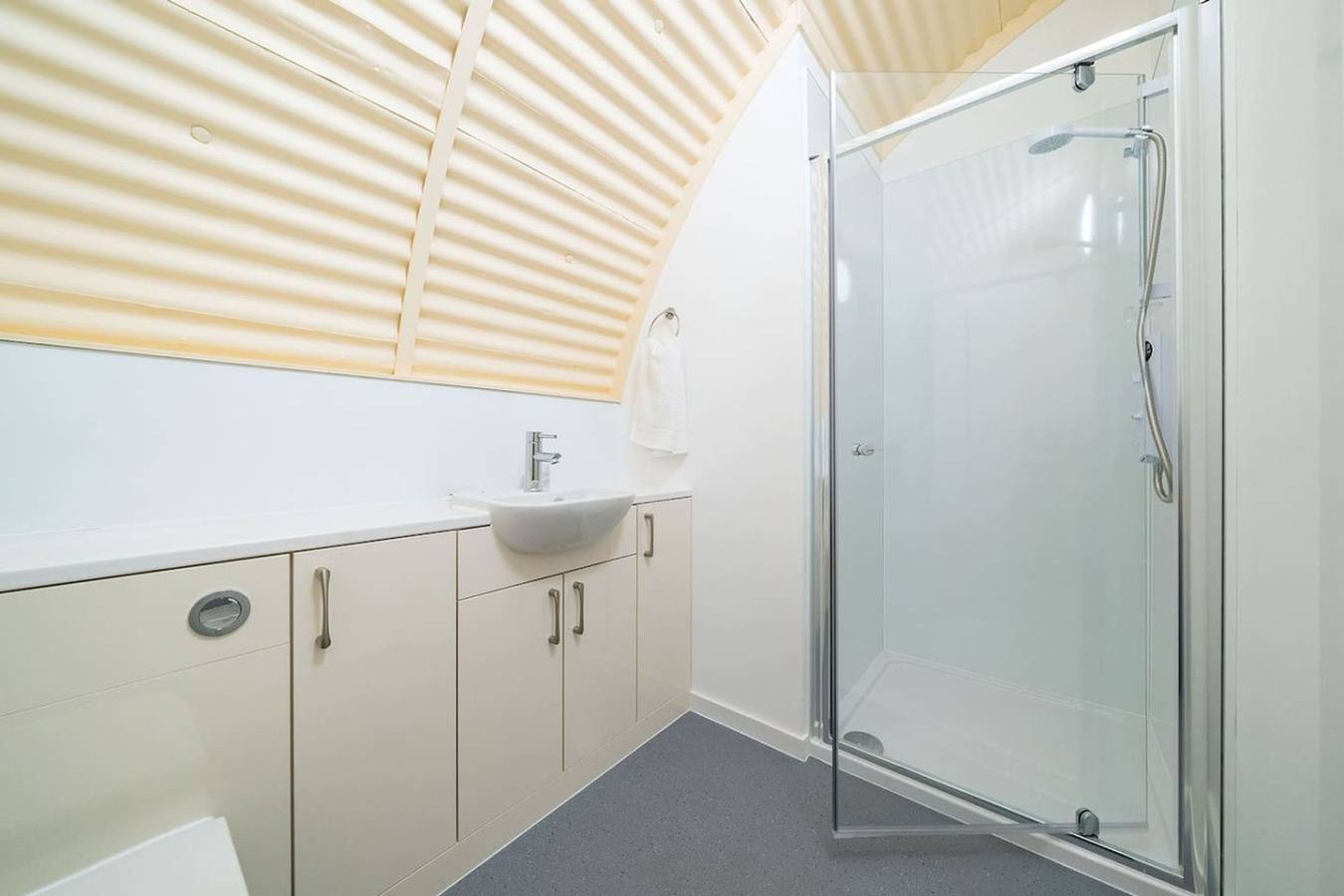 Ganzes Studio, Hut 34 at Cultybraggan Camp in Perthshire