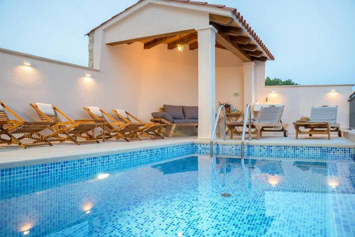 Villa für 8 Personen, mit Terrasse und Pool sowie Ausblick - 1