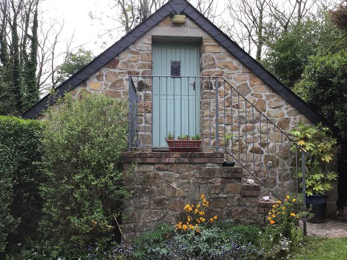 Apartment for 2 people, with pool and garden as well as terrace in Cornwall
