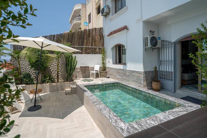 Hotel para 2 personas, con piscina y terraza además de vistas y jardín - 1
