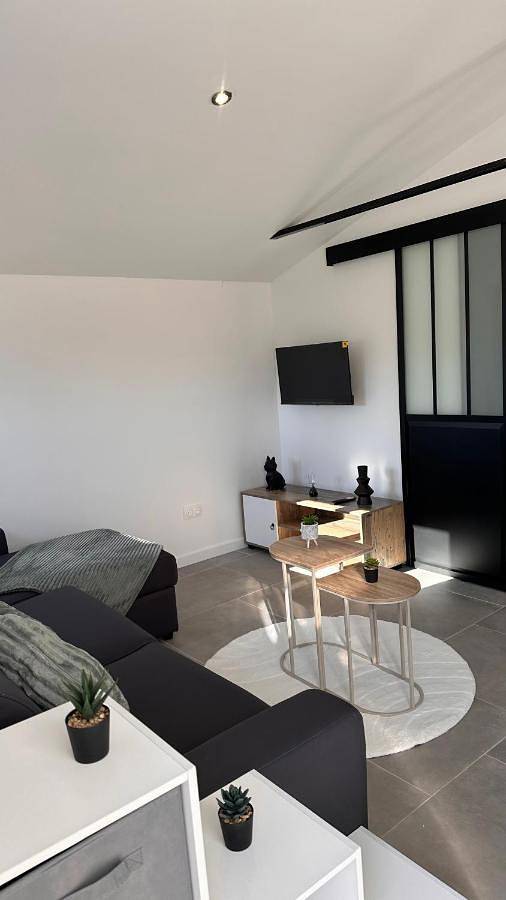 Location de vacances pour 2 personnes, avec jardin et terrasse à Prignac-et-Marcamps - 2