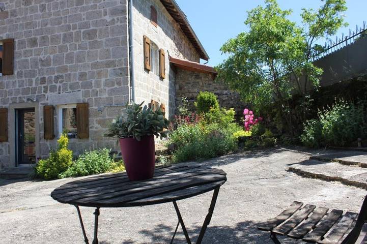 Gîte pour 5 personnes, avec Terrasse et Jardin à Saint-Maurice-de-Lignon