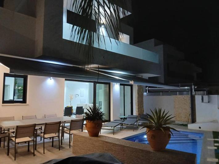 Casa rural para 6 personas, con piscina y vistas además de jardín y vistas al lago en Los Montesinos