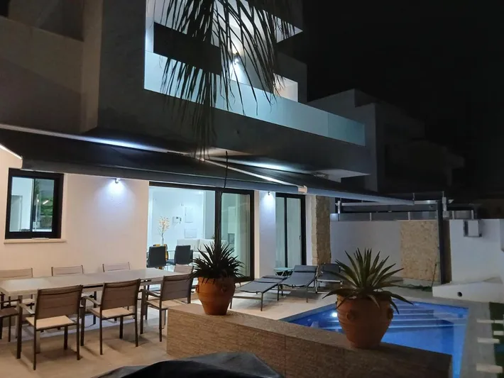 Villa für 6 Personen, mit Ausblick und Pool sowie Garten und Seeblick - 1