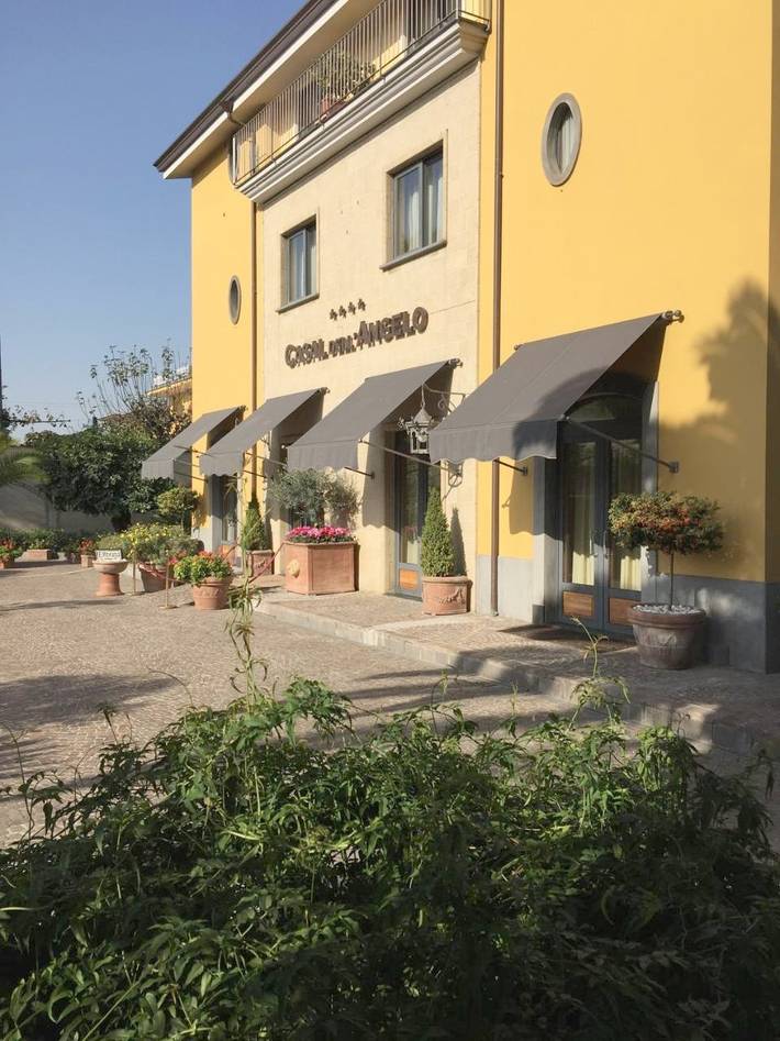 Hotel per 4 persone, con idromassaggio e piscina nonché giardino in Marigliano