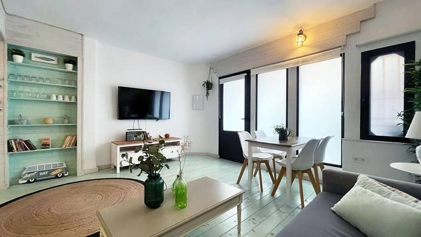 Apartamento para 4 personas, con terraza y jardín en La Malvarrosa
