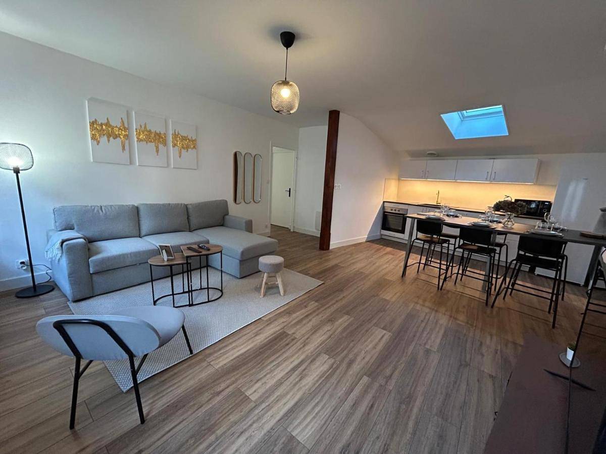 Appartement entier, Two-Bedroom Apartment in Pélussin, Parc Naturel Régional du Pilat