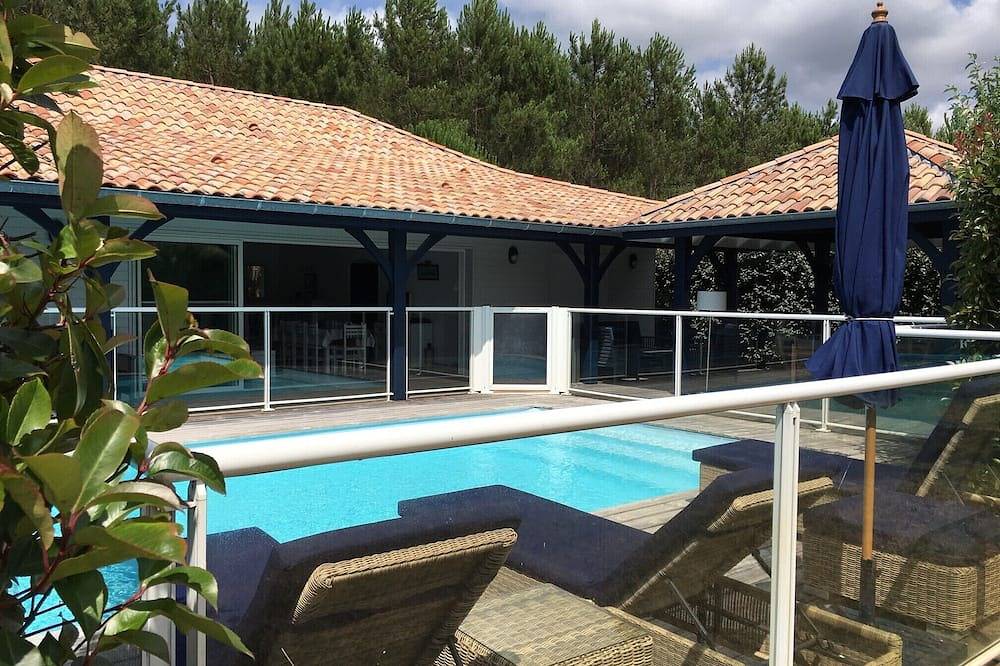 La Maison Bleue - Luxury Villa With Heated Pool in Lège-Cap-Ferret, Arcachon region