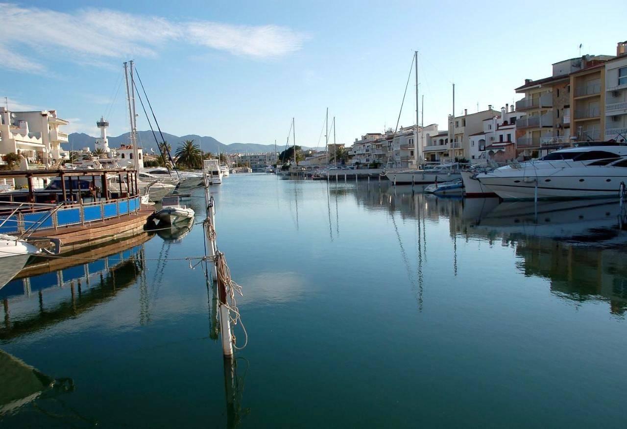 Appart’hôtel pour 10 personnes avec terrasse in Empuriabrava, Haut-Ampurdan