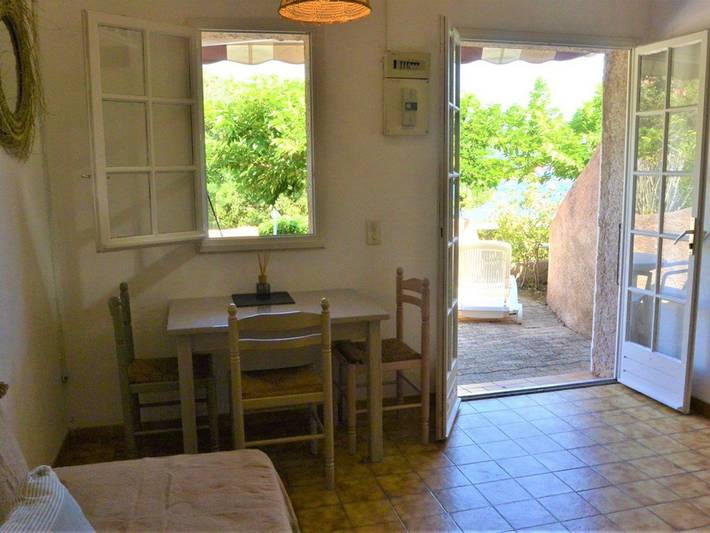 Location de vacances pour 3 personnes, avec terrasse à Sari-Solenzara - 4
