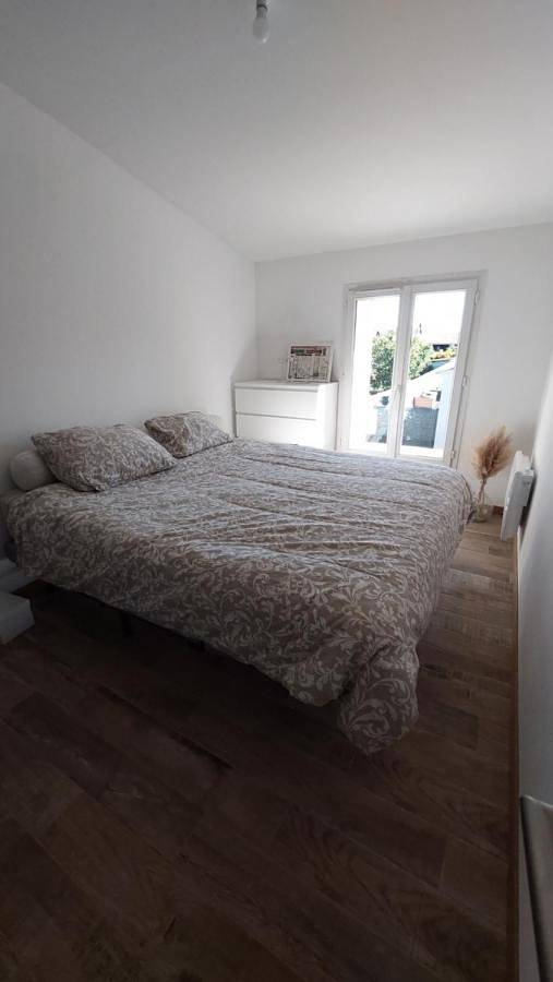 Location de vacances pour 6 personnes, avec jardin ainsi que vue et terrasse à Rougiers - 4