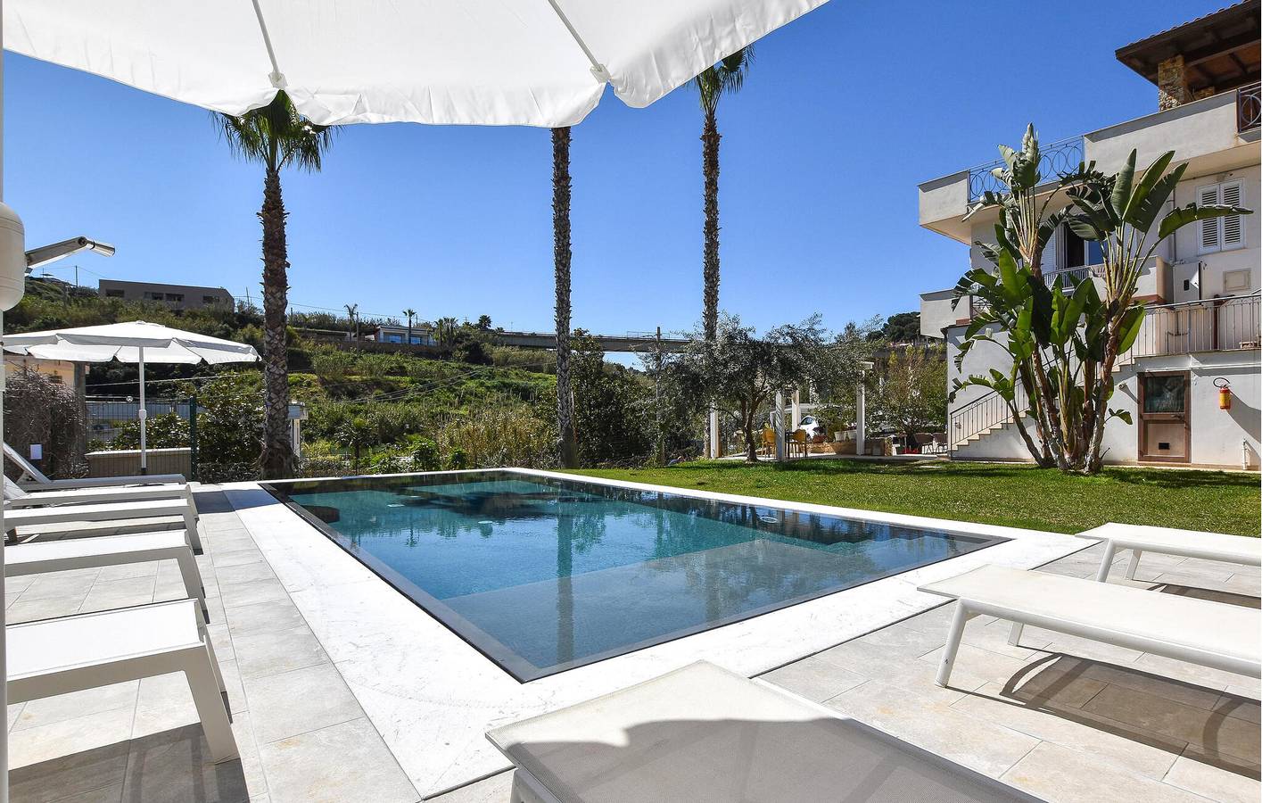 Appartement à Balestrate Beach : Piscine, Terrasse, Cuisine. in Balestrate, Province de Palerme